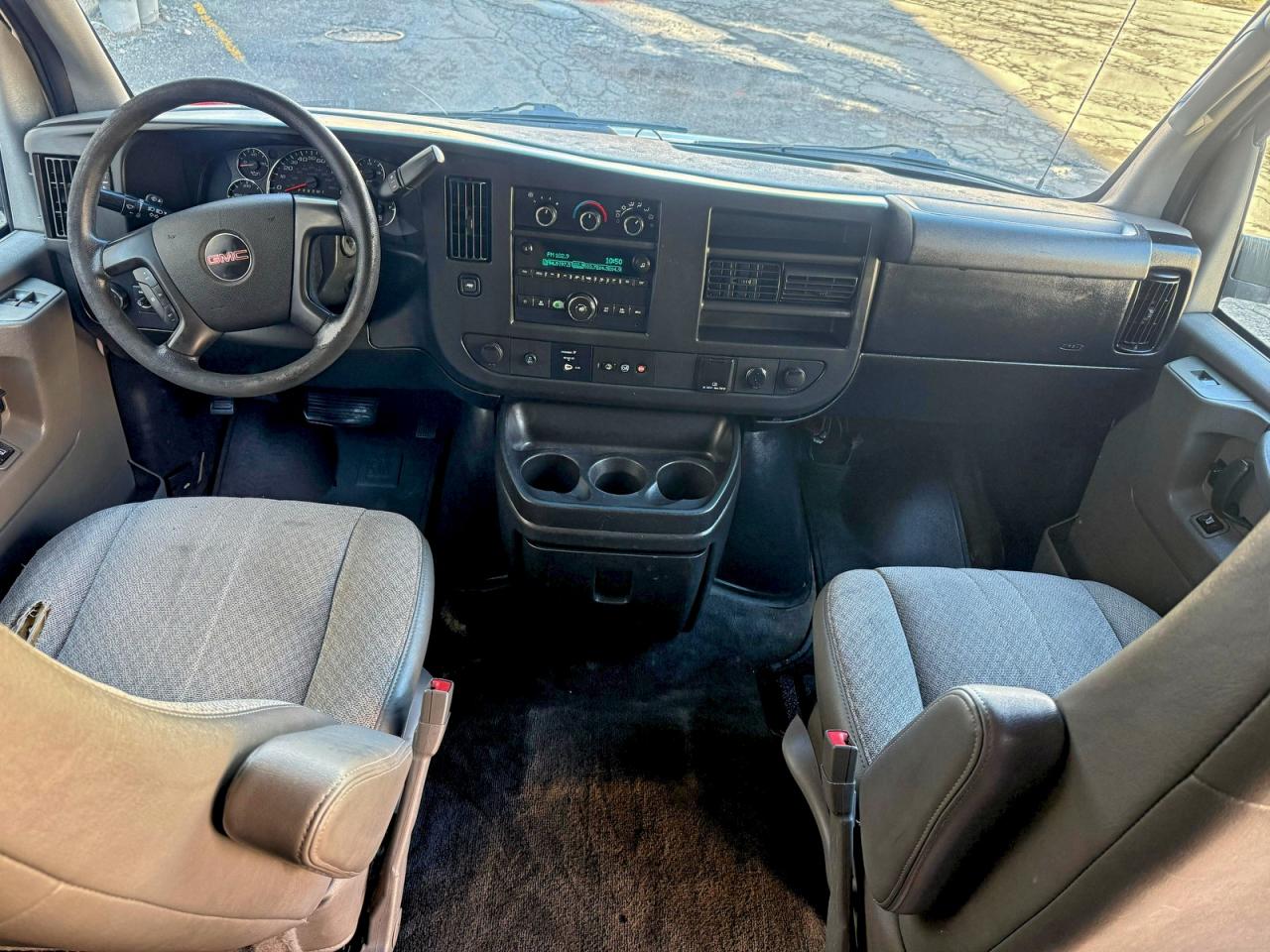 GMC Savana G3500 Lt Image 11