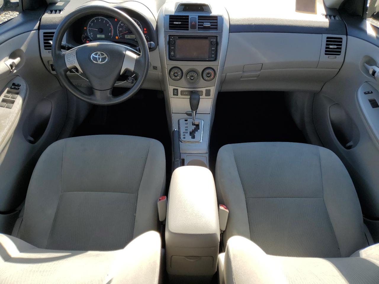 Toyota Corolla Base Image 10