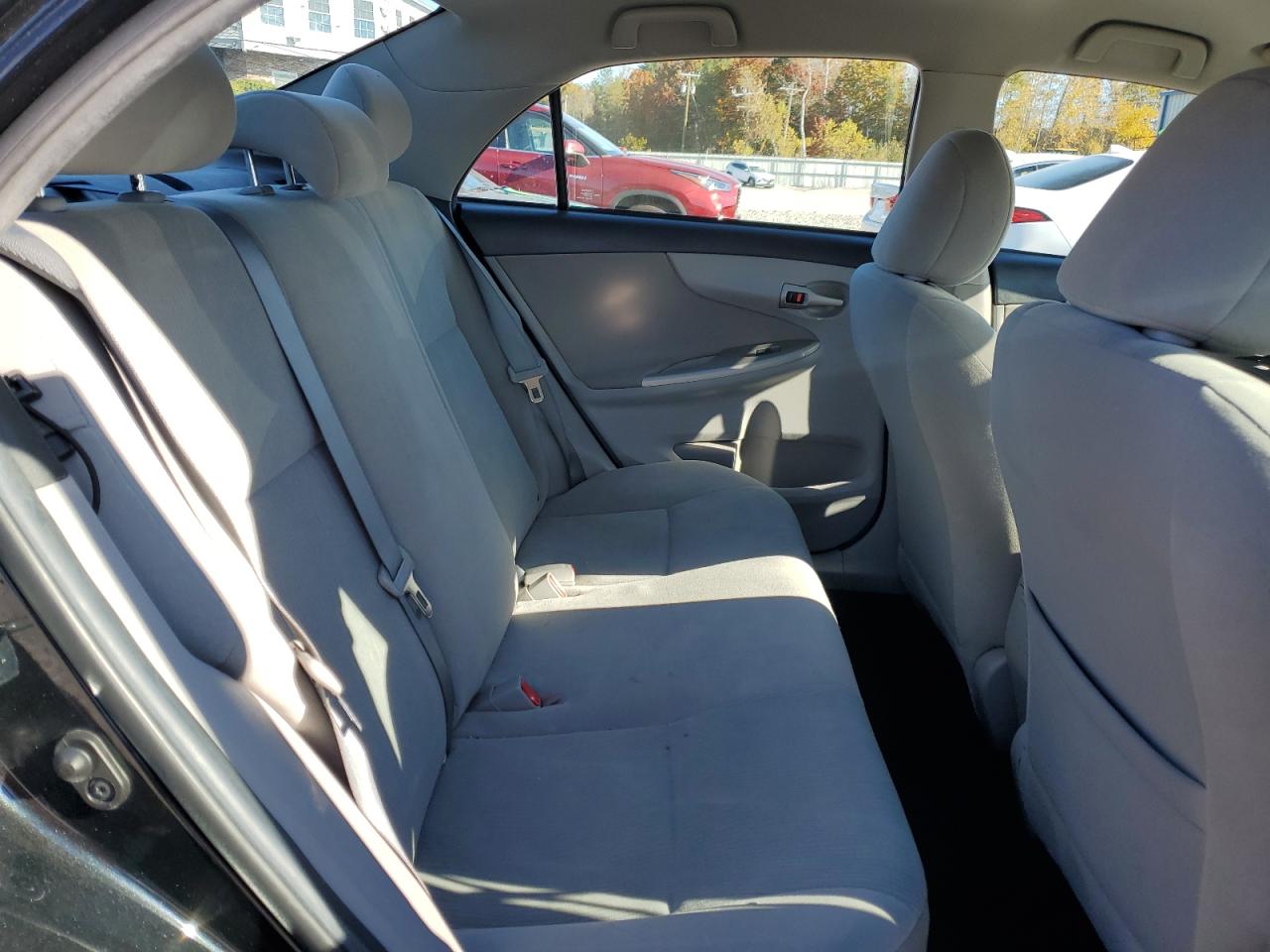 Toyota Corolla Base Image 8