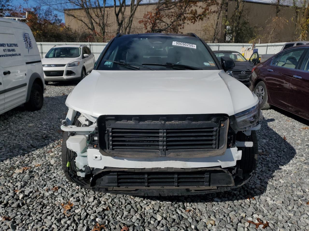 Volvo XC40 Recharge Image 10