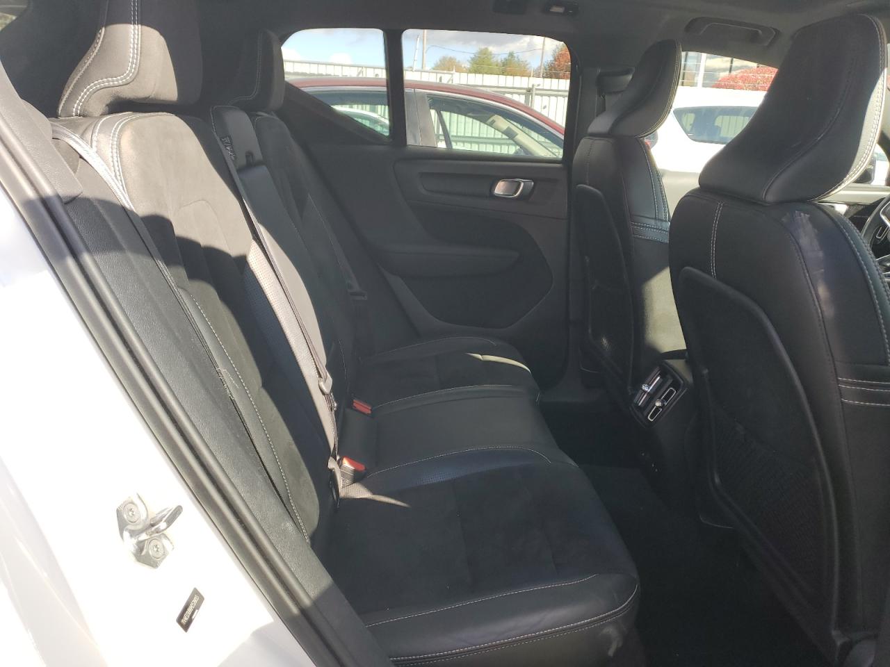 Volvo XC40 Recharge Image 7