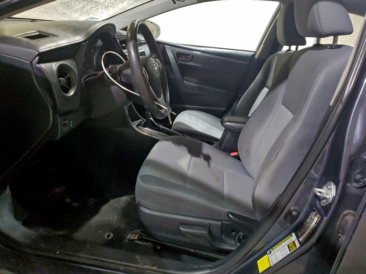 Toyota Corolla L Image 9