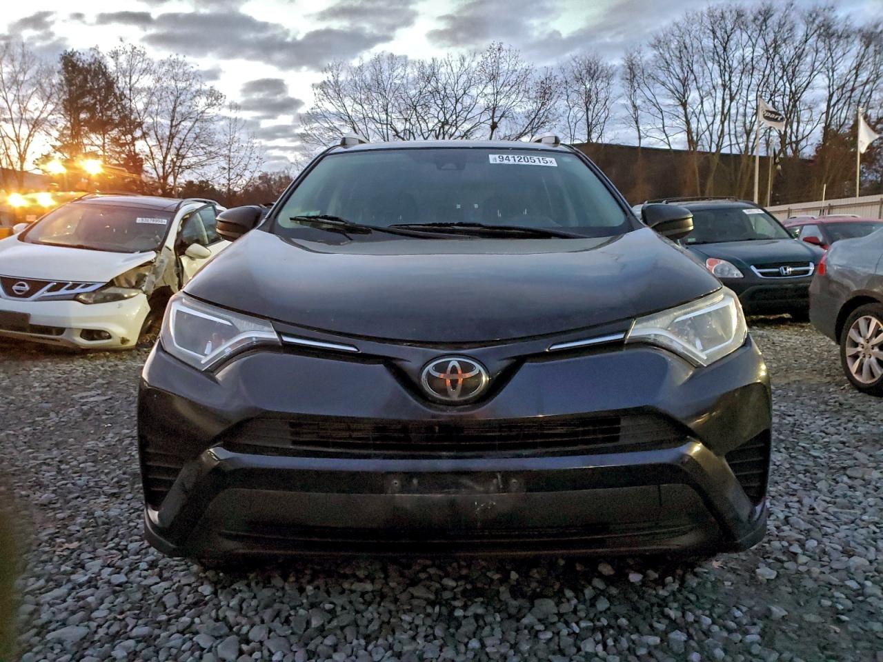 Toyota RAV4 Le Image 4