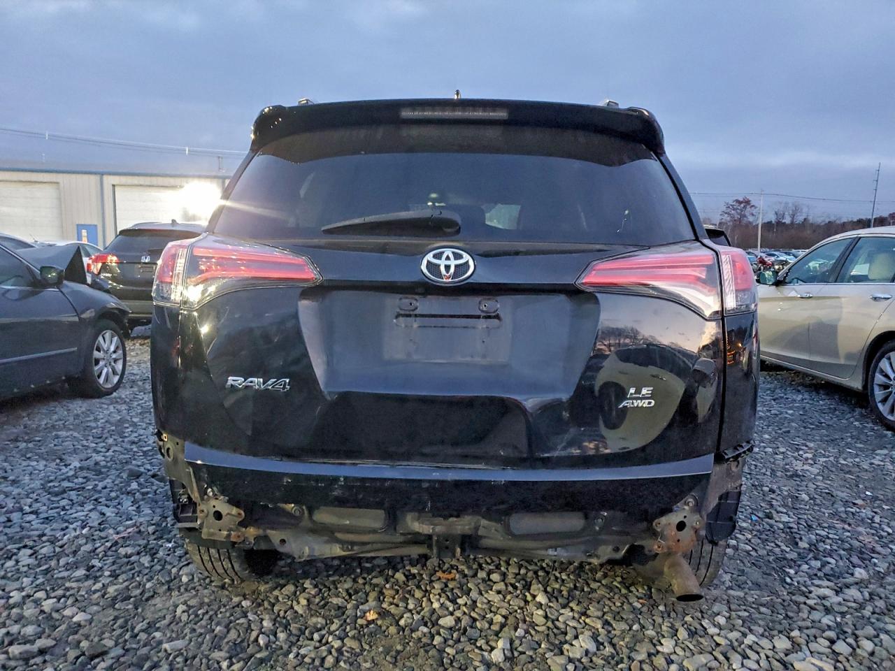 Toyota RAV4 Le Image 7