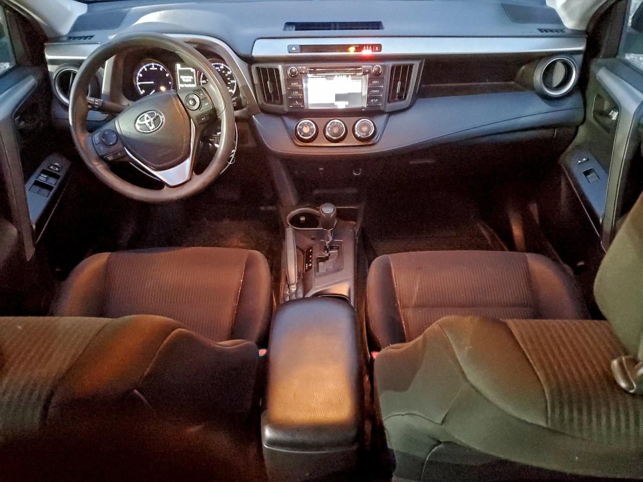 Toyota RAV4 Le Image 12
