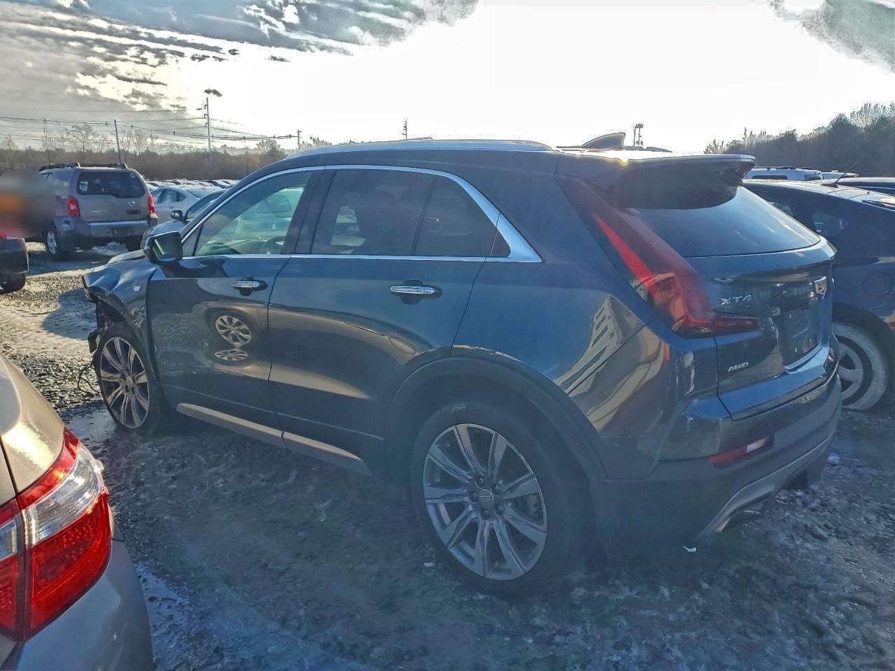 Cadillac XT4 Premium Luxury Image 2