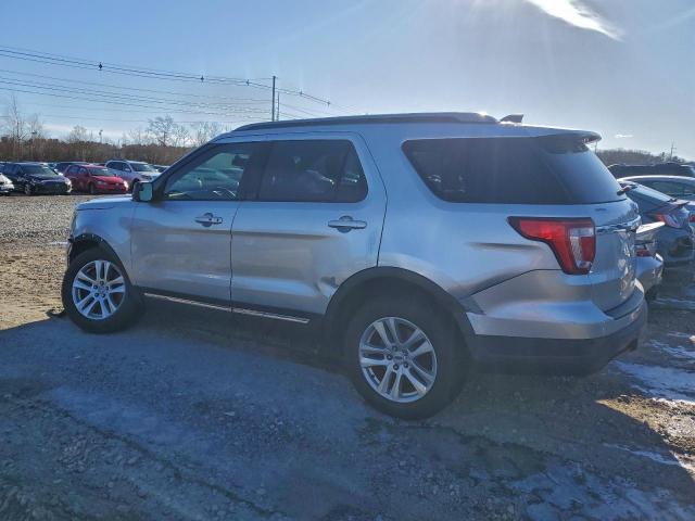 Ford Explorer Xlt Image 10