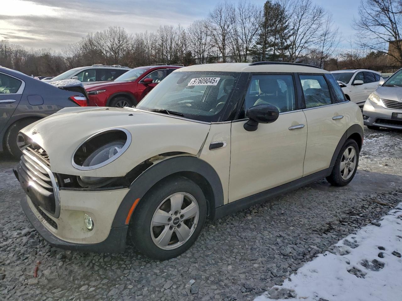 MINI Cooper Image 1