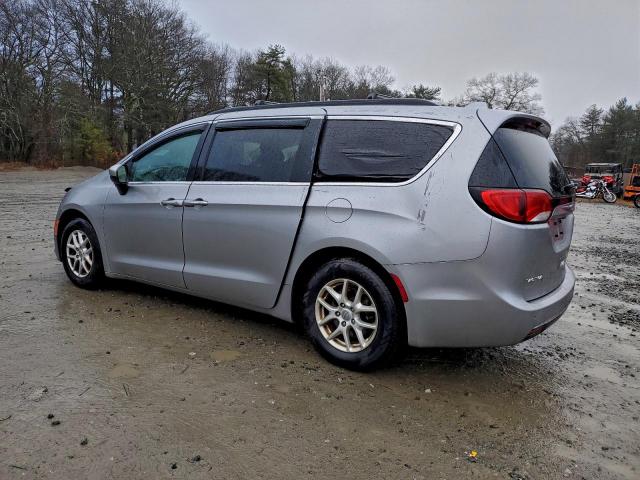 Chrysler Pacifica Touring L Image 4