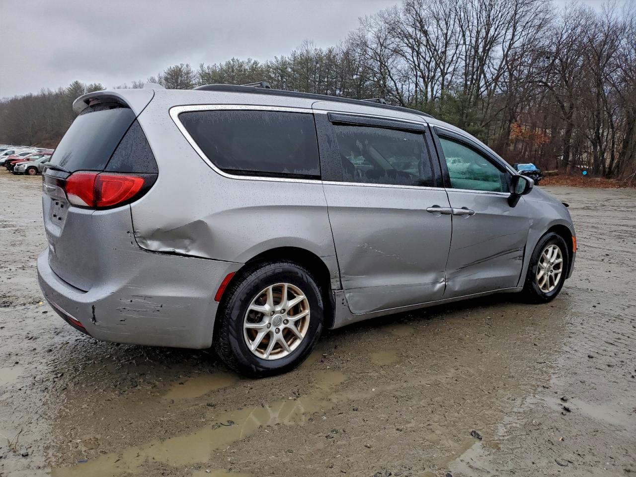 Chrysler Pacifica Touring L Image 10