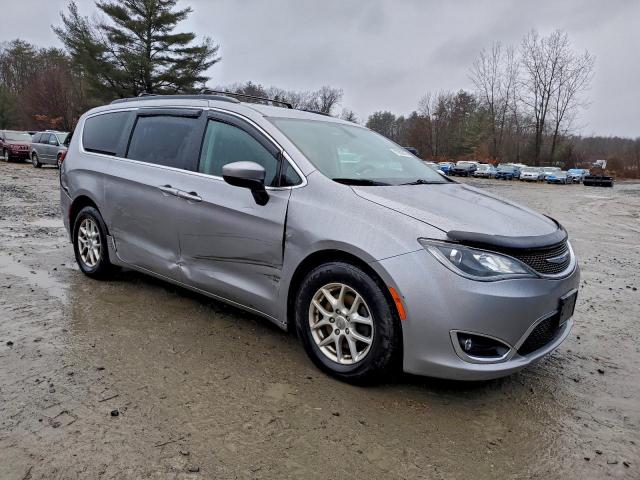 Chrysler Pacifica Touring L Image 2