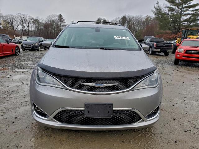 Chrysler Pacifica Touring L Image 3