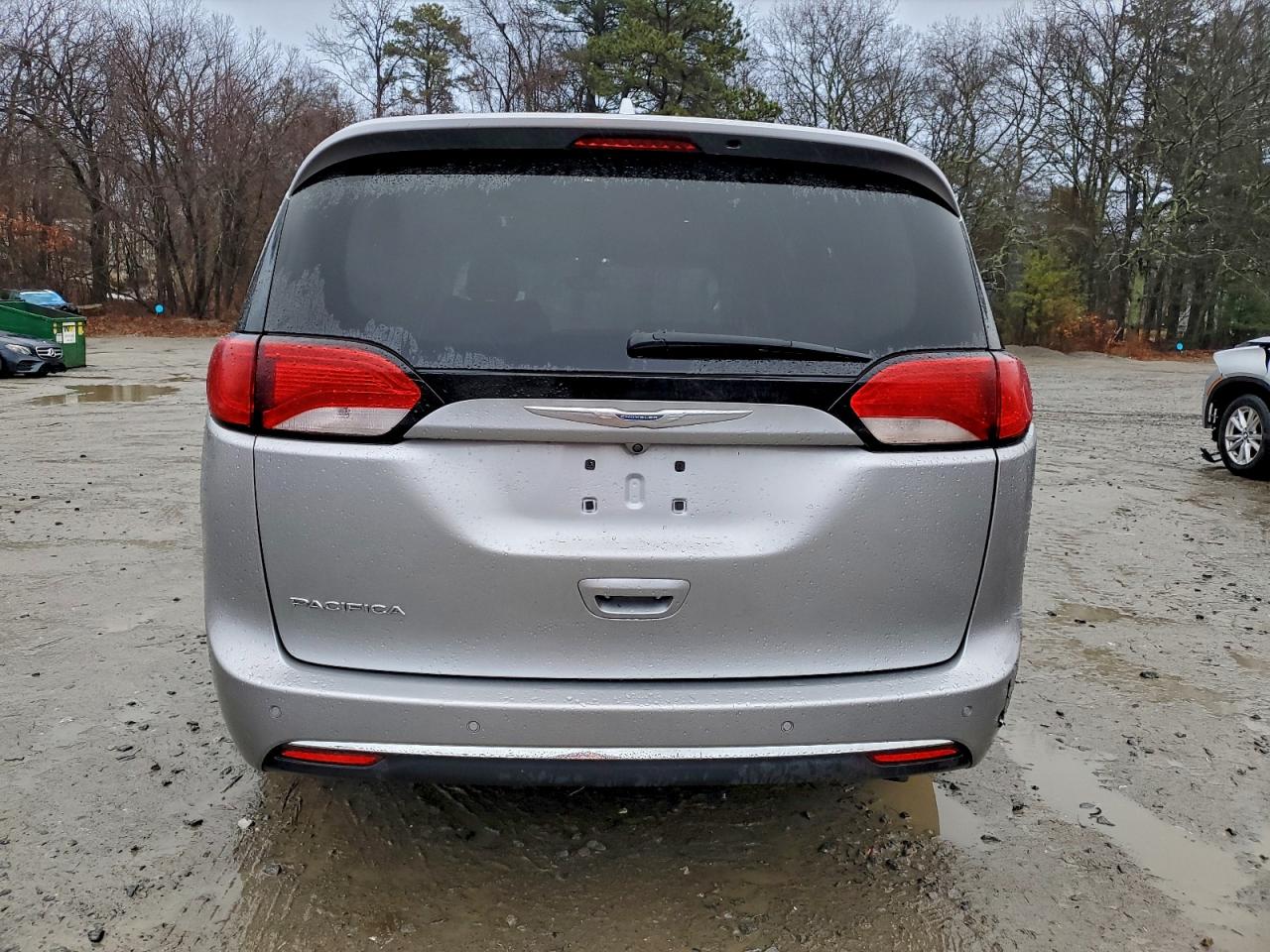 Chrysler Pacifica Touring L Image 5