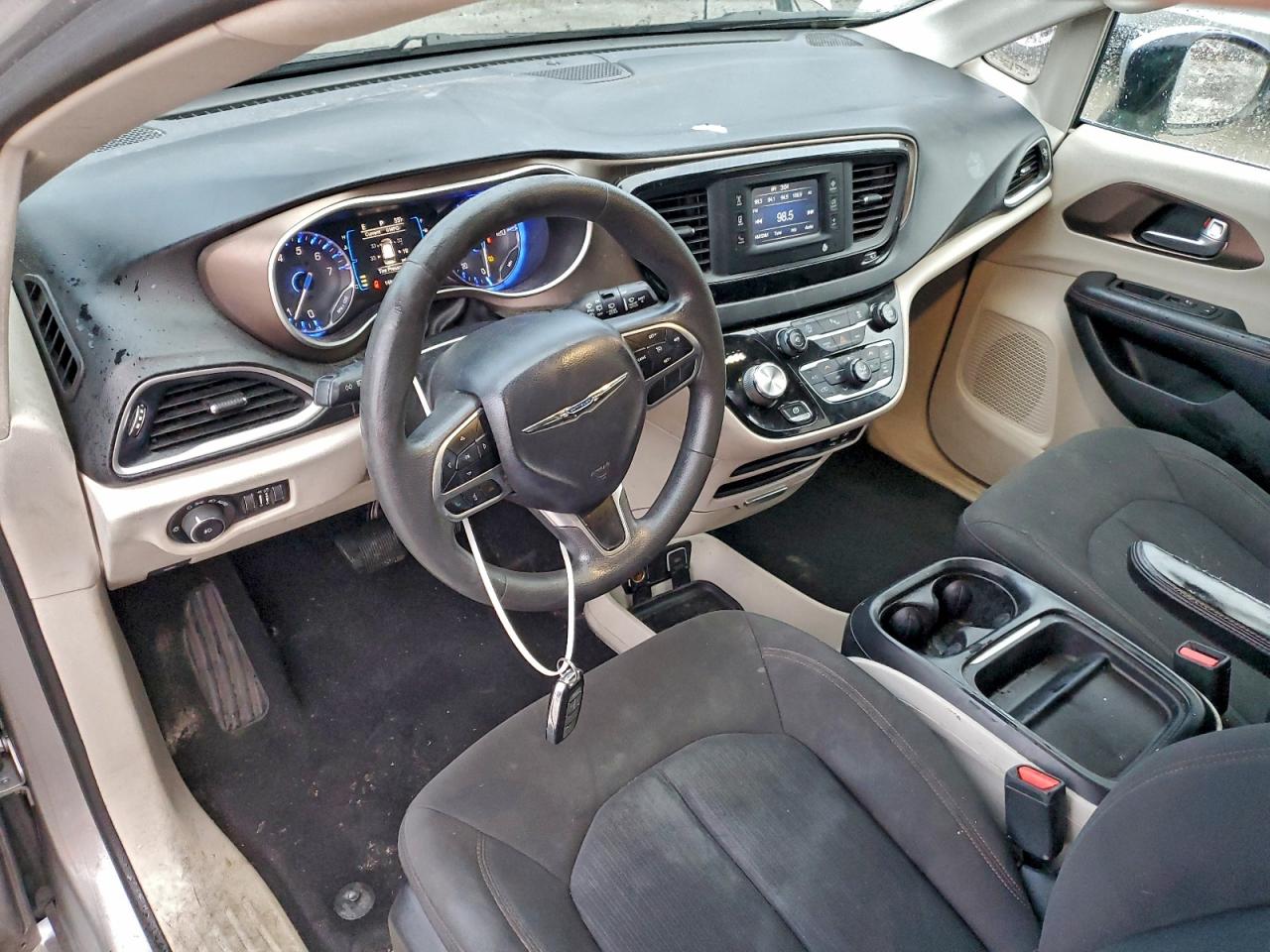 Chrysler Pacifica Touring L Image 6