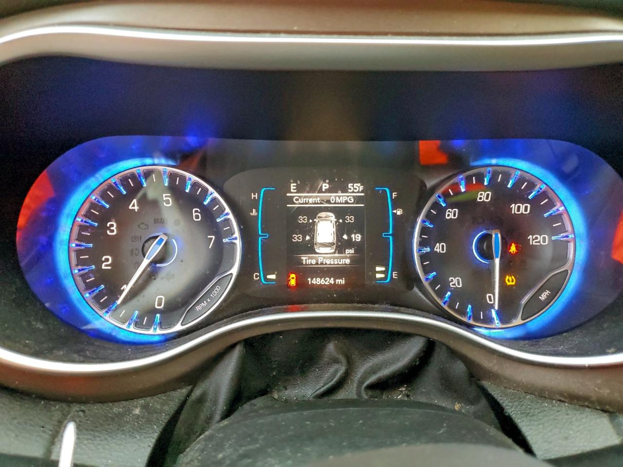 Chrysler Pacifica Touring L Image 11