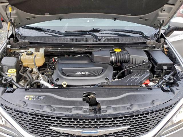 Chrysler Pacifica Touring L Image 13