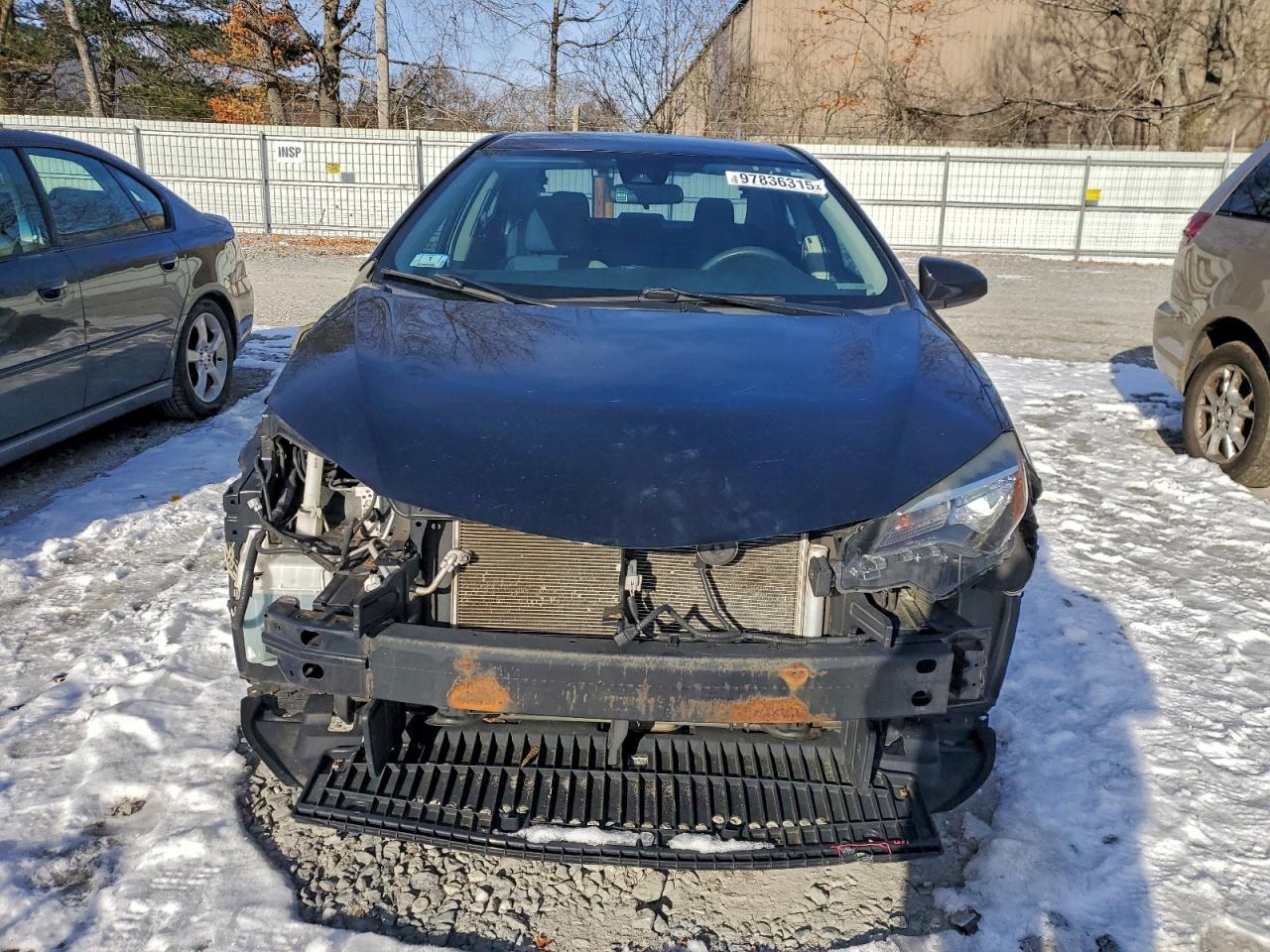 Toyota Corolla L Image 2