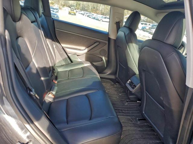 Tesla Model 3 Image 11