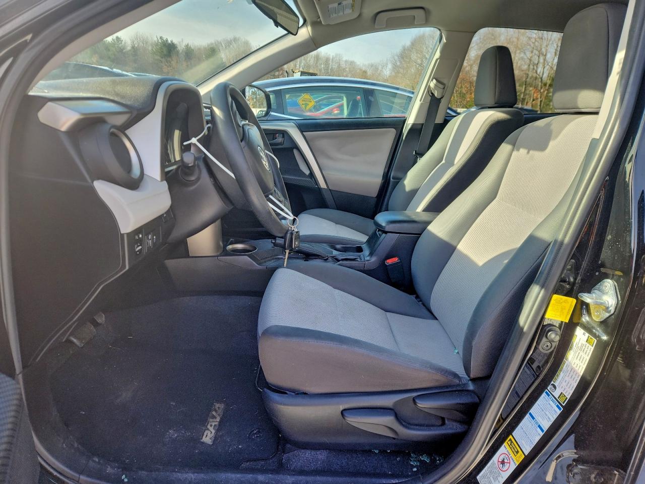 Toyota RAV4 Le Image 6