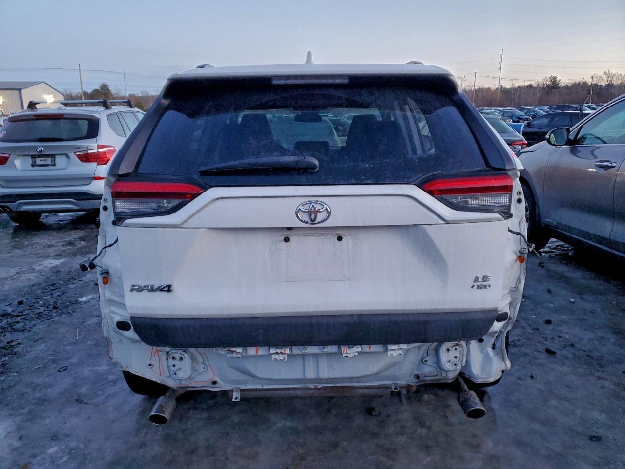 Toyota RAV4 Le Image 5