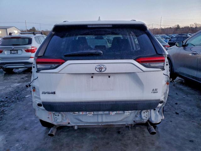 Toyota RAV4 Le Image 5