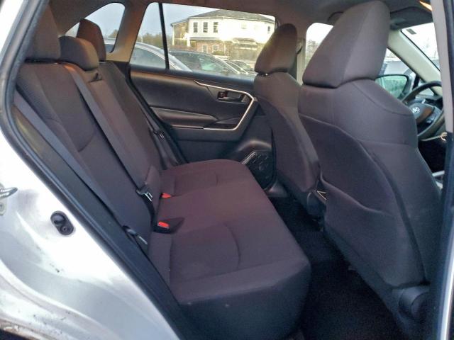 Toyota RAV4 Le Image 8