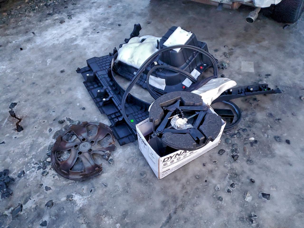 Toyota RAV4 Le Image 12