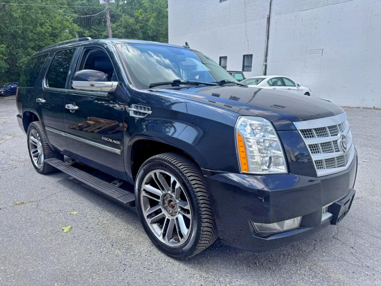 Cadillac Escalade Premium Image 1