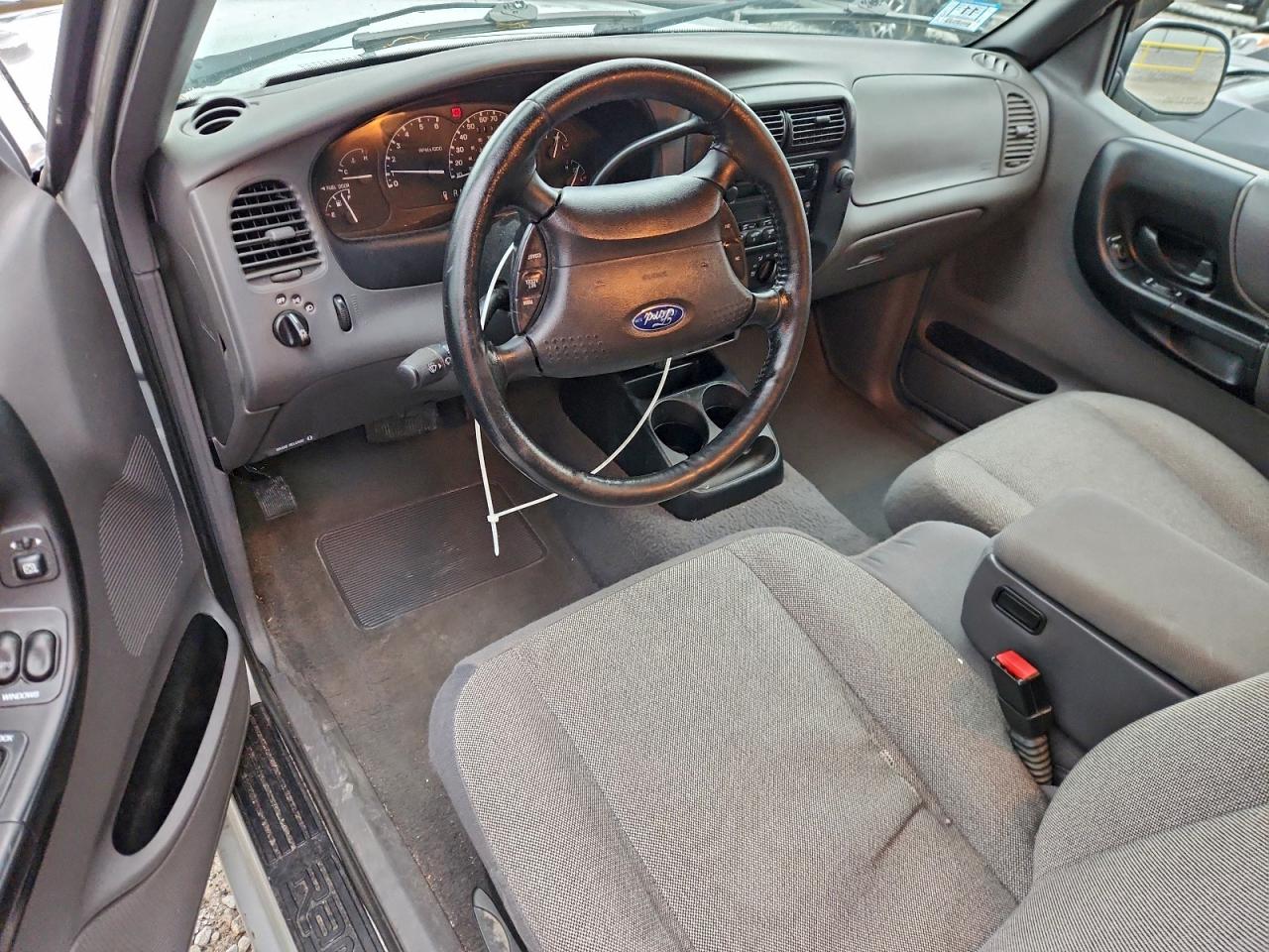 Ford Ranger Super Cab Image 2