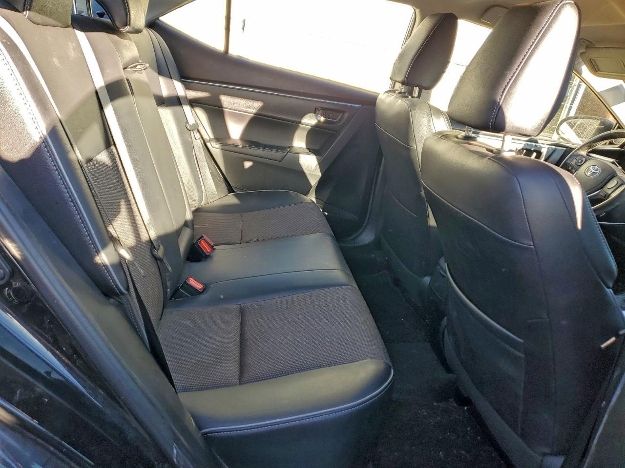 Toyota Corolla L Image 5