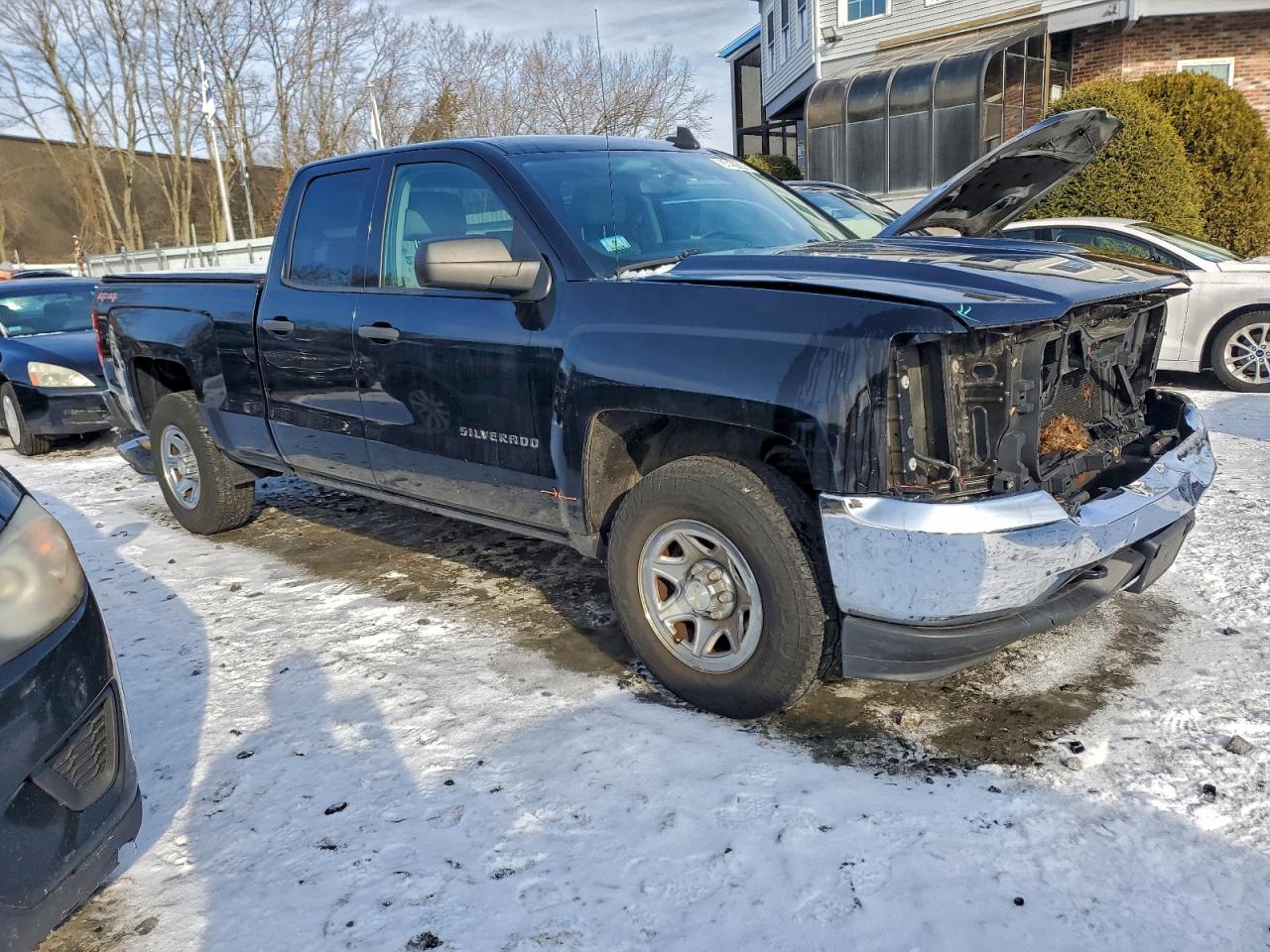 Chevrolet Silverado K1500 Image 3