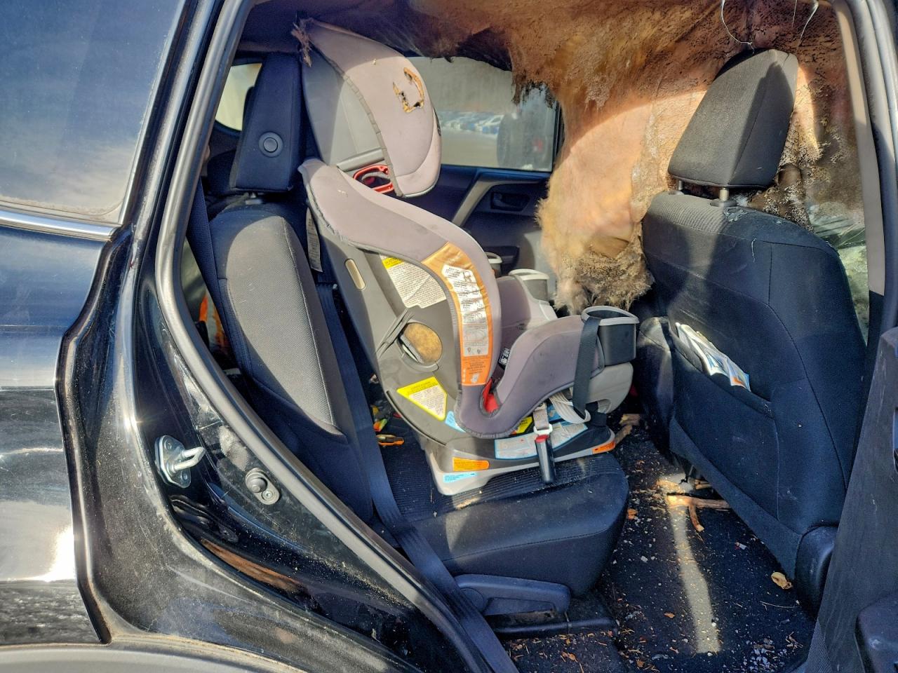 Toyota RAV4 Le Image 12