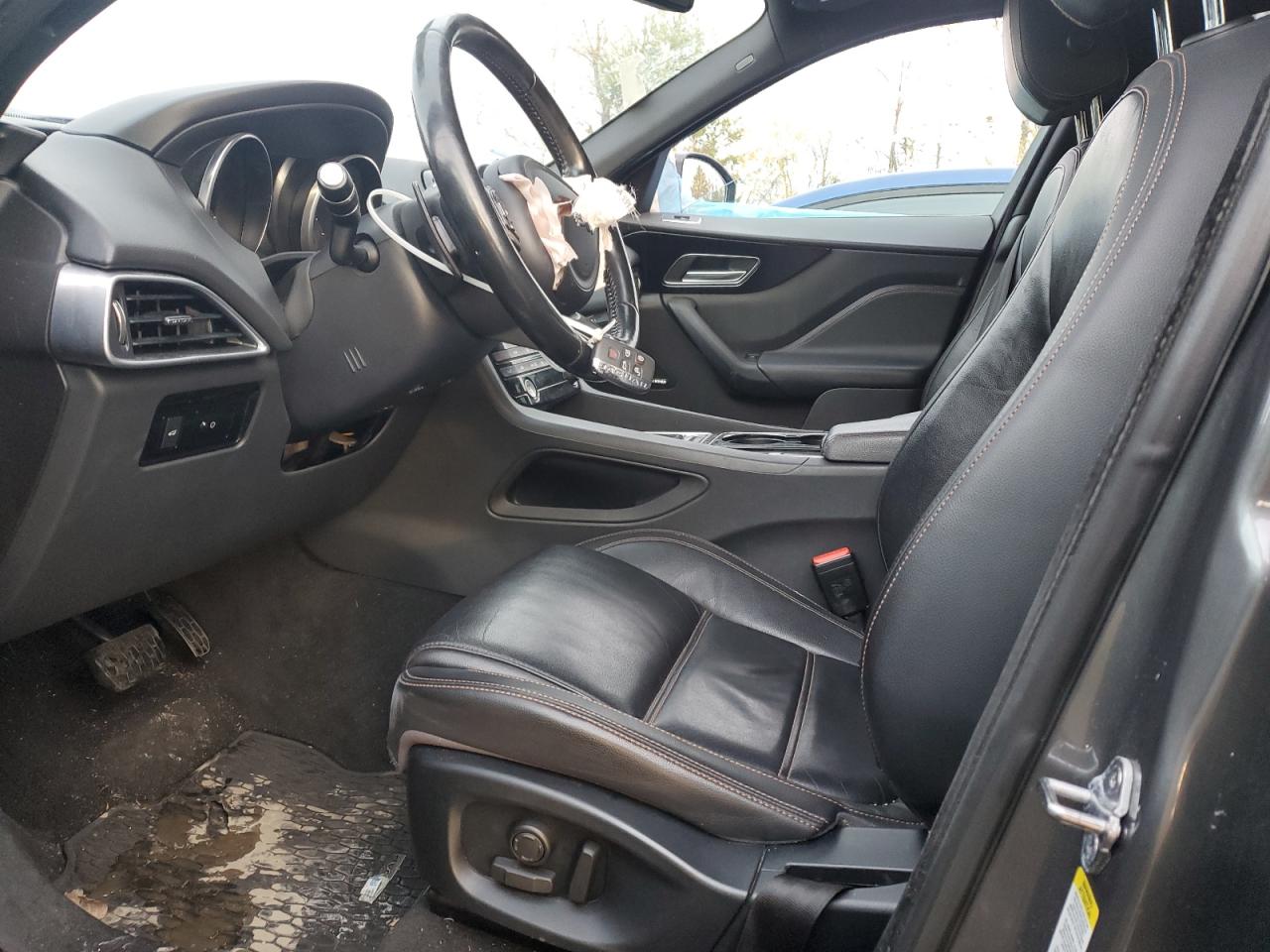 Jaguar F-PACE Prestige Image 6