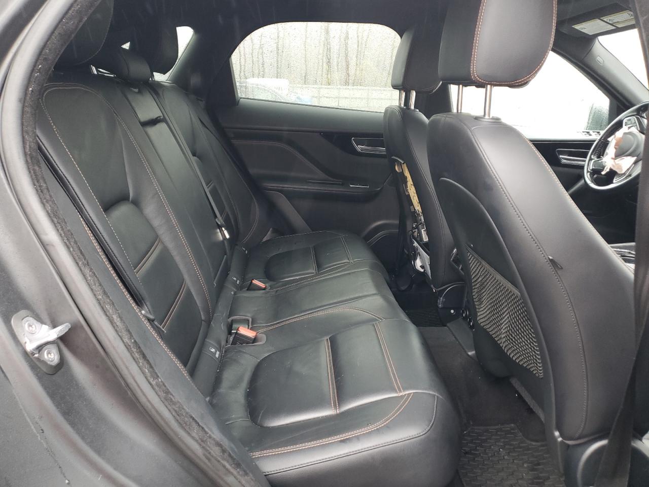 Jaguar F-PACE Prestige Image 13