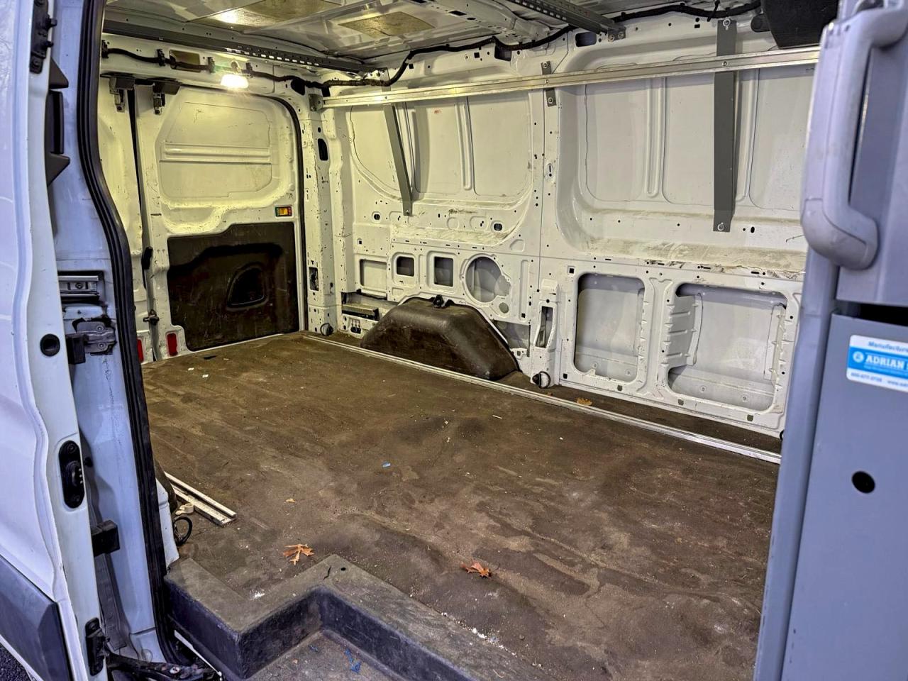 Ford Transit T-150 Image 4