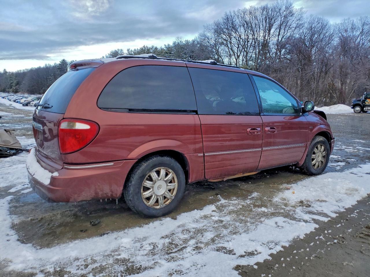 Chrysler Minivan Touring Image 5