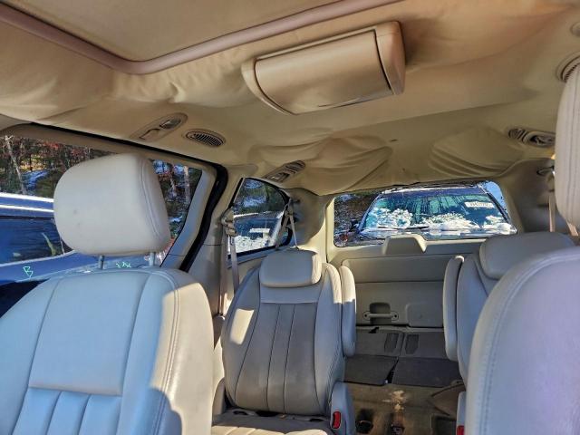 Chrysler Minivan Touring Image 12