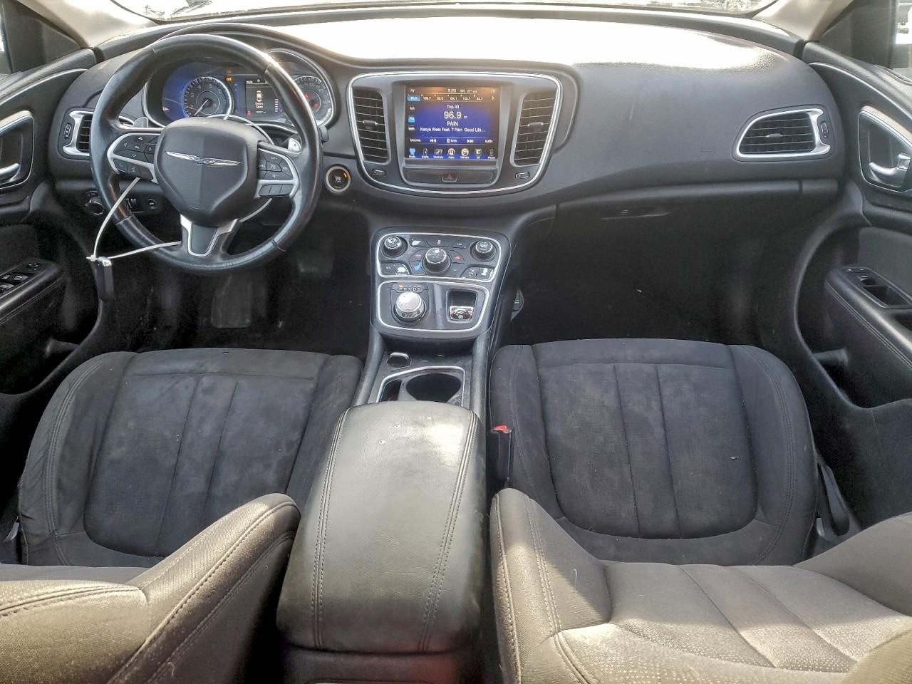 Chrysler 200 Limited Image 6