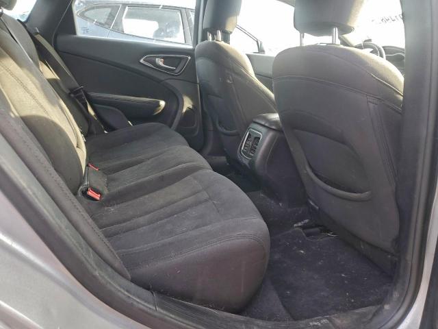 Chrysler 200 Limited Image 7