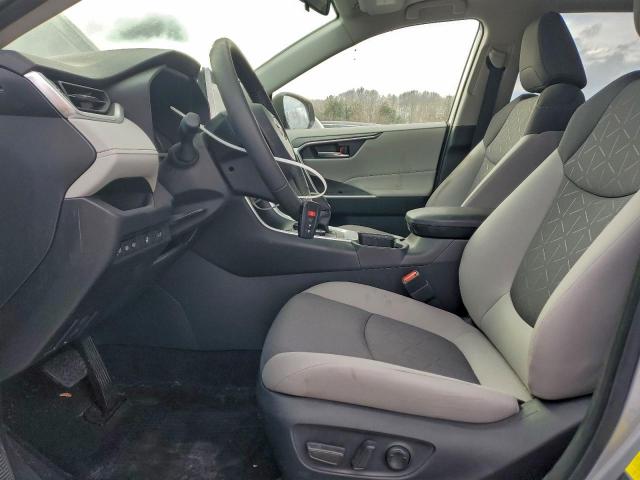 Toyota RAV4 Xle Image 4