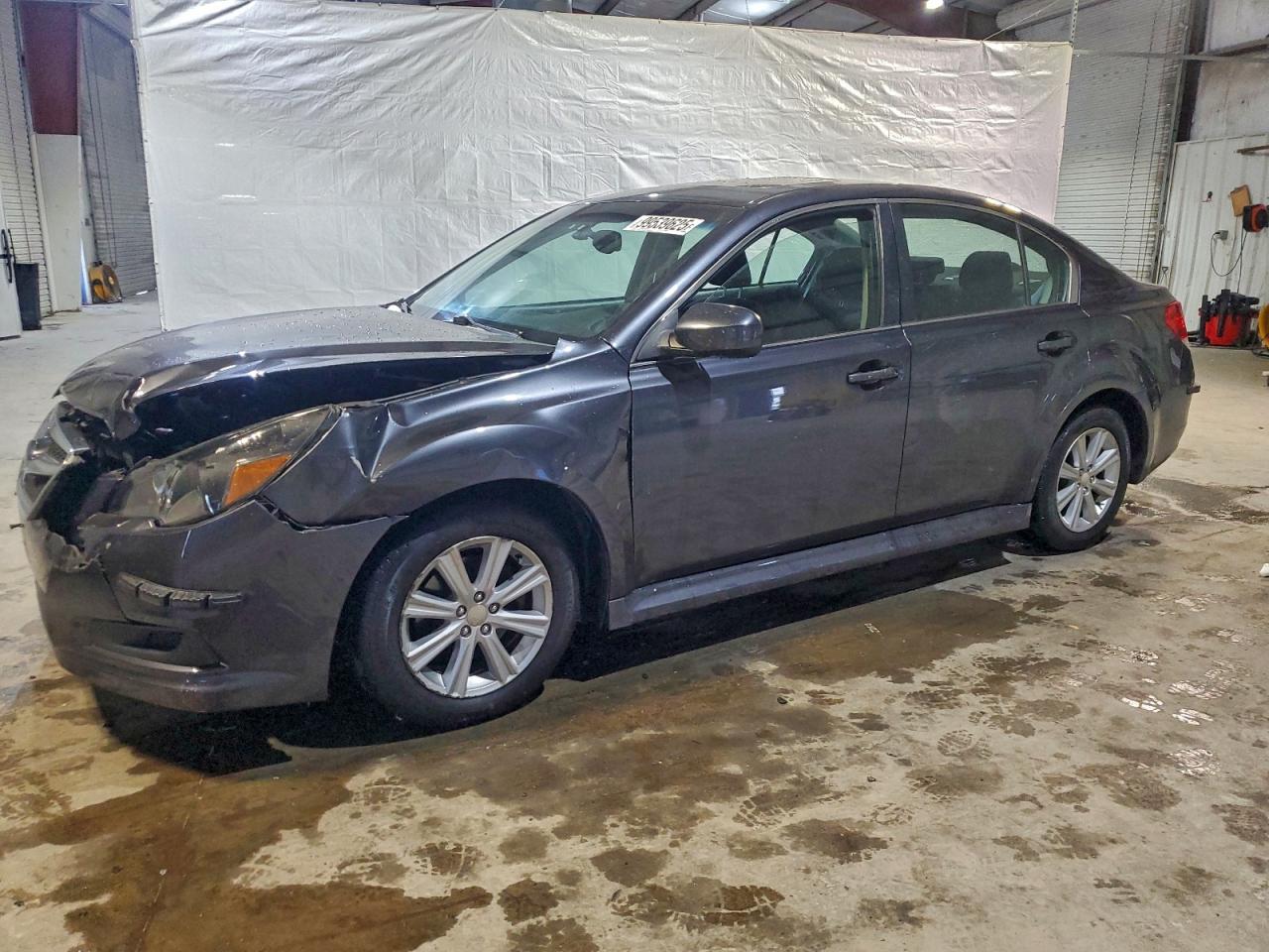 Subaru Legacy 2.5i Premium Image 1